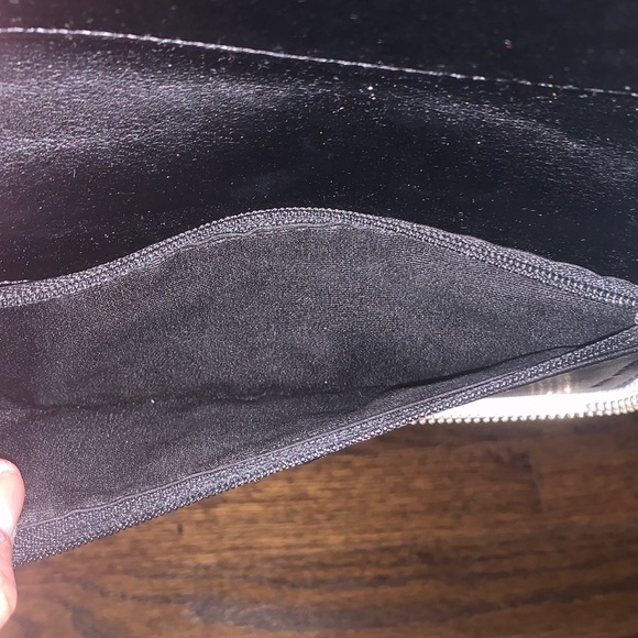 Marc Jacobs Empire City Travel Wallet with Strap light gray - Picture 13 of 16